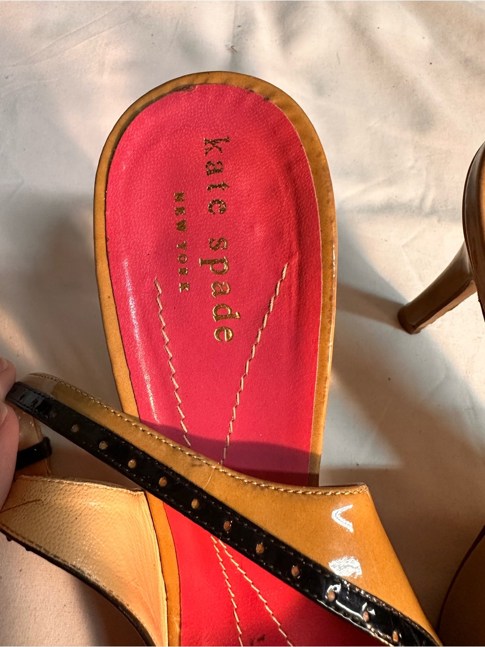 Kate Spade New York Patent Leather Slingback Heels Tan Black Peep Toe Size 6B - Picture 5 of 15
